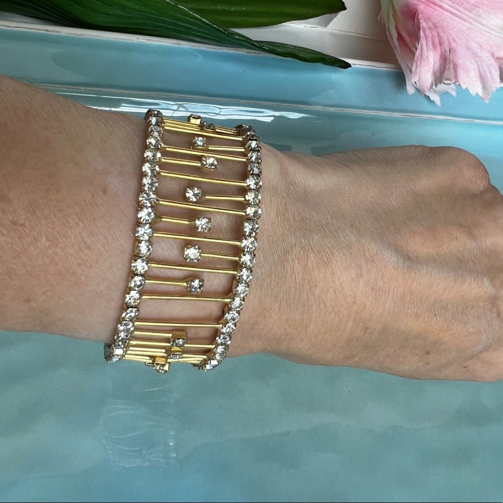 Gold and Crystal Stretchy Bracelet. - Picture 2 of 6